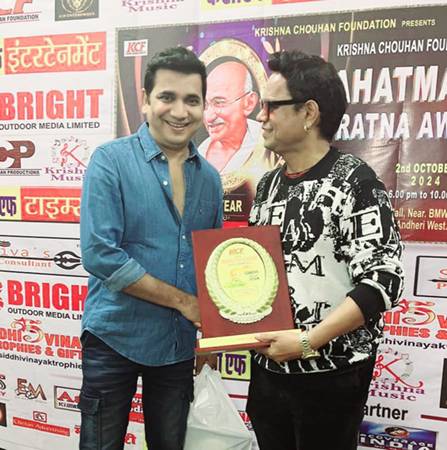 Bollywood Singer Deepak Giri  Honored With The Prestigious ‘Mahatma Gandhi Ratna Award 2024’